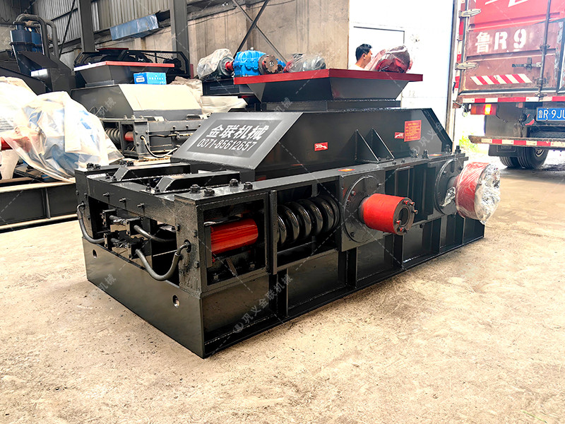 2pg800*600對輥破碎機(jī)破碎石英石發(fā)往廣東連州