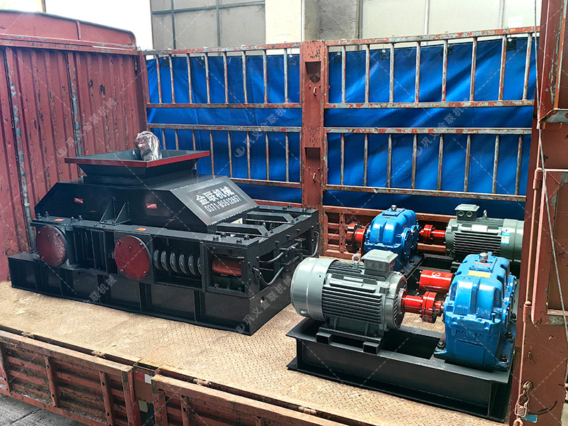 2pg800*600對輥破碎機(jī)破碎石英石發(fā)往廣東連州