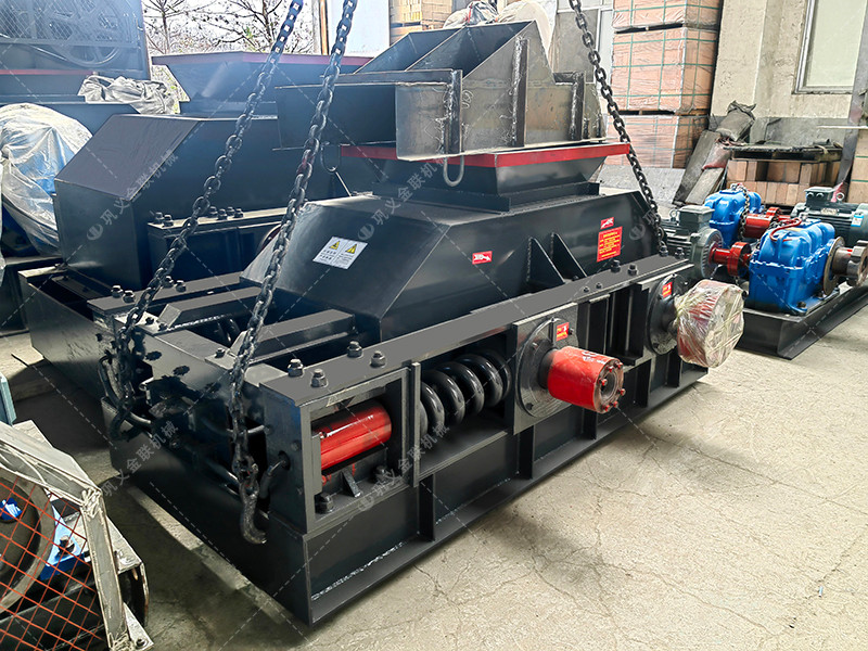 2PG800x600對輥破碎機發(fā)往貴州貴陽破碎鵝卵石