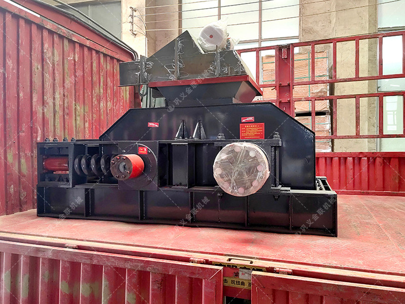 2PG800x600對輥破碎機發(fā)往貴州貴陽破碎鵝卵石