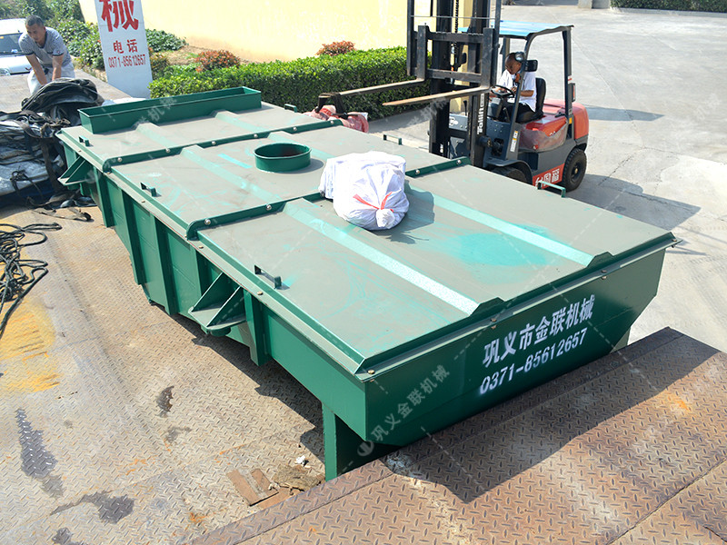 兩臺小型對輥破碎機和直線振動篩發(fā)往江蘇南通處理硅石