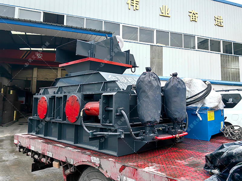 全自動液壓對輥破碎機發(fā)貨圖片