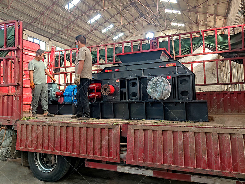 2PG1208液壓直連式對(duì)輥破碎機(jī)發(fā)貨圖片