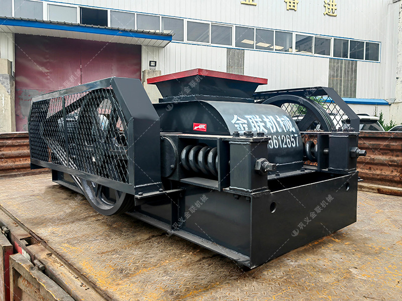 小型400x400對(duì)輥破碎機(jī) 破碎機(jī)生產(chǎn)線發(fā)往非洲馬達(dá)加斯加